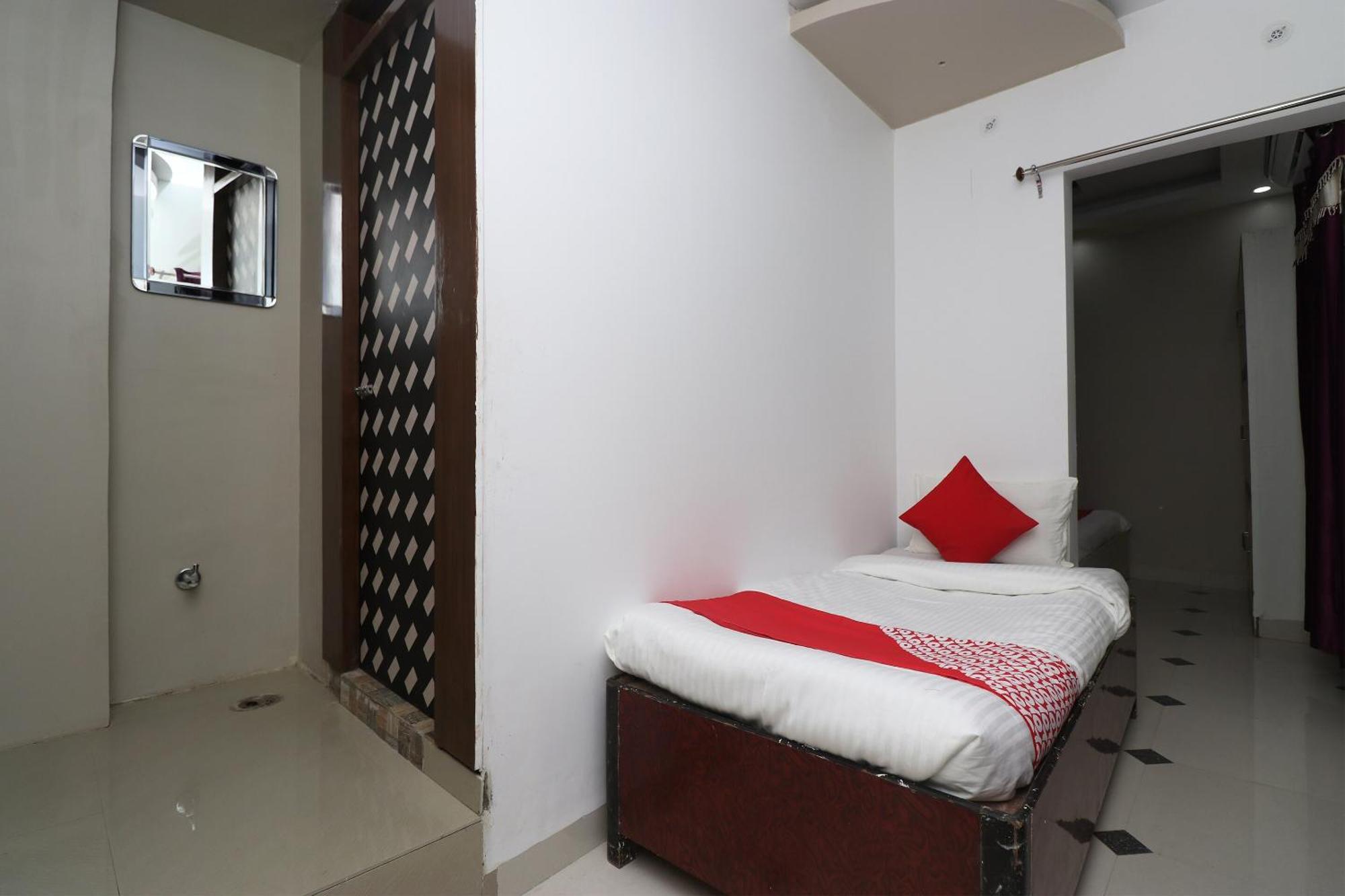 Hotel O Swastik Resort Colonelganj Zewnętrze zdjęcie